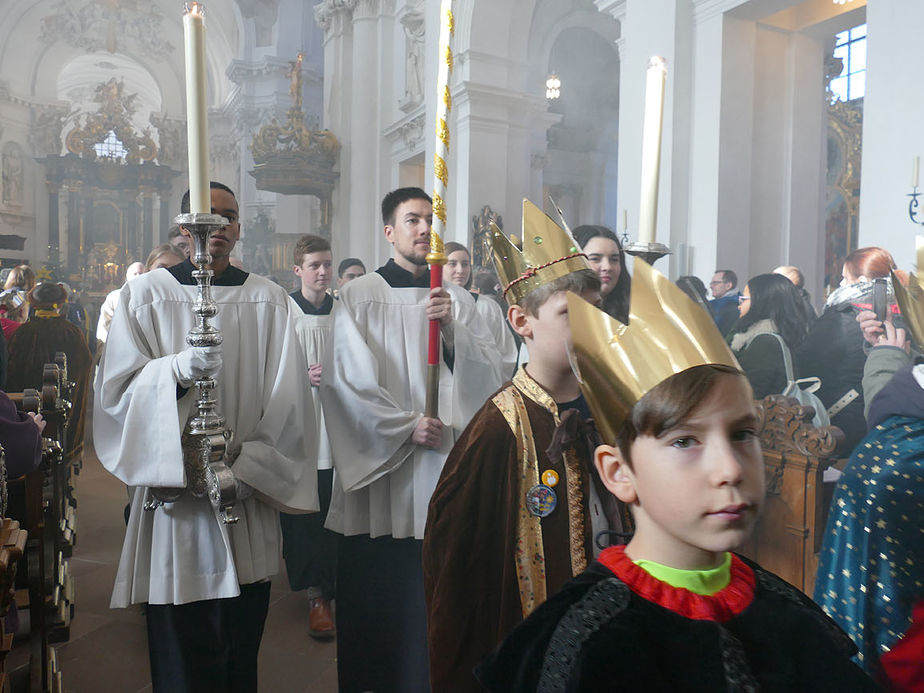 Aussendung der Sternsinger im Hohen Dom zu Fulda (Foto: Karl-Franz Thiede)